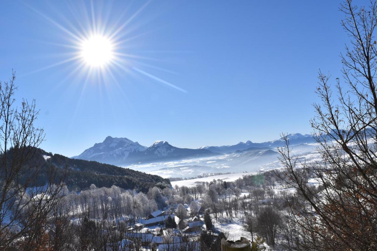 Gite Au Printemps Japonais, Petit Train De La Mure, Parc Des Ecrins Pierre-Chatel Exteriör bild