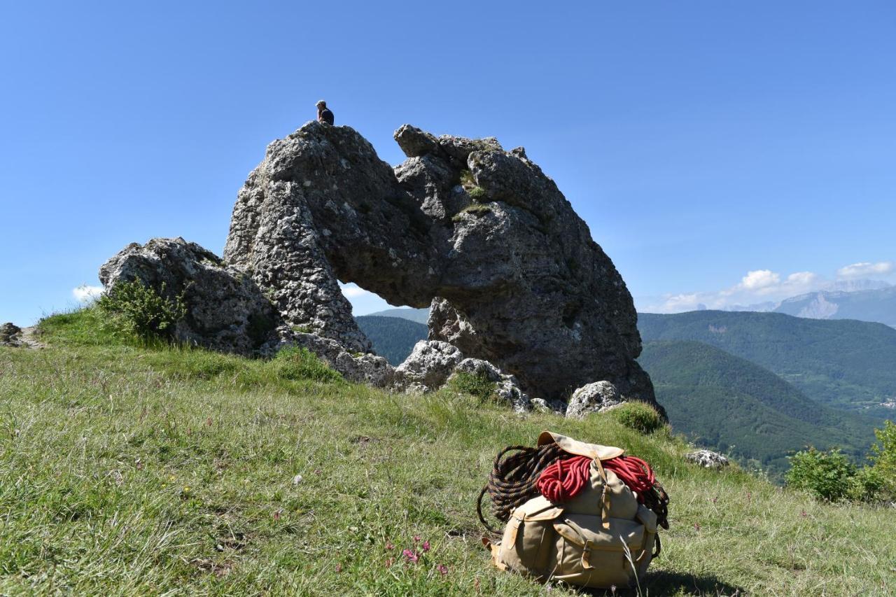 Gite Au Printemps Japonais, Petit Train De La Mure, Parc Des Ecrins Pierre-Chatel Exteriör bild